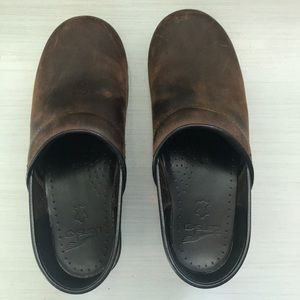 Dansko antique brown/black clogs
